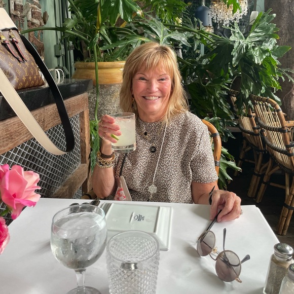 Meet your Posher, Cathy - Picture 3 of 7